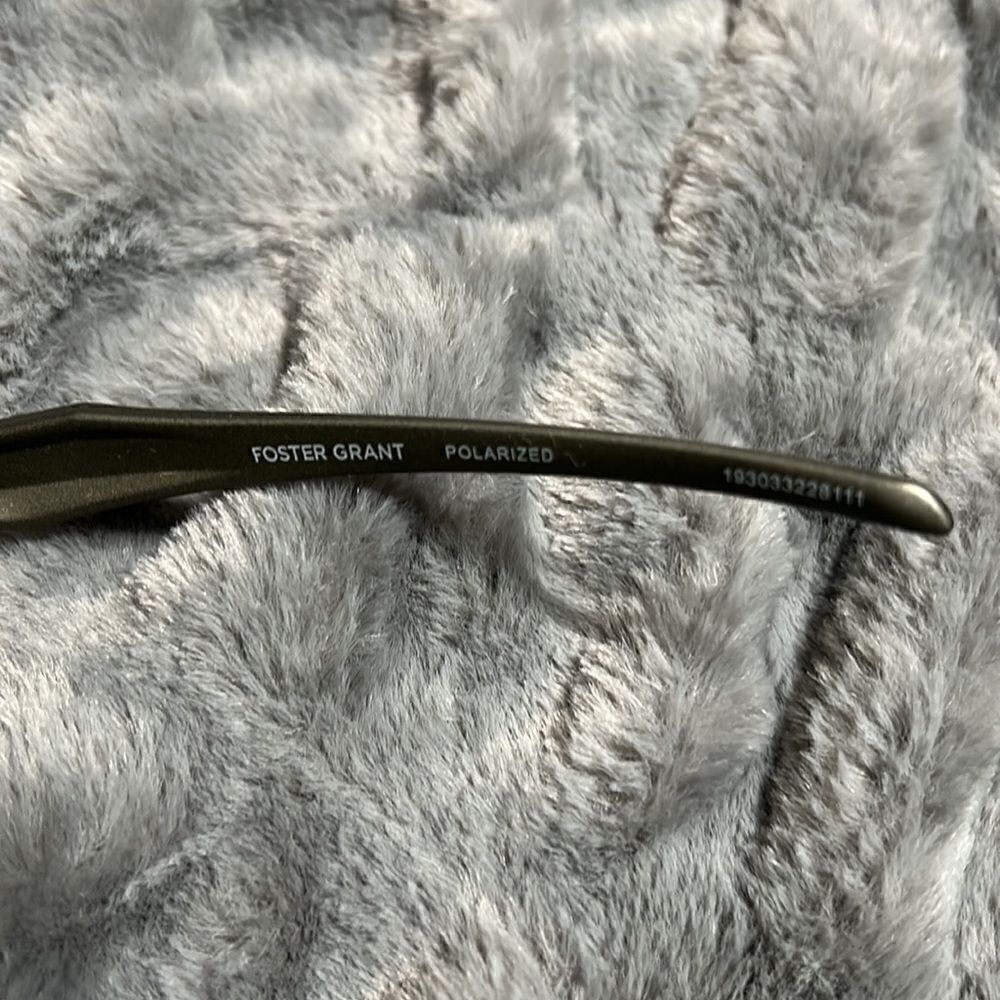 Foster Grant Polarized Sunglasses - Picture 8 of 8